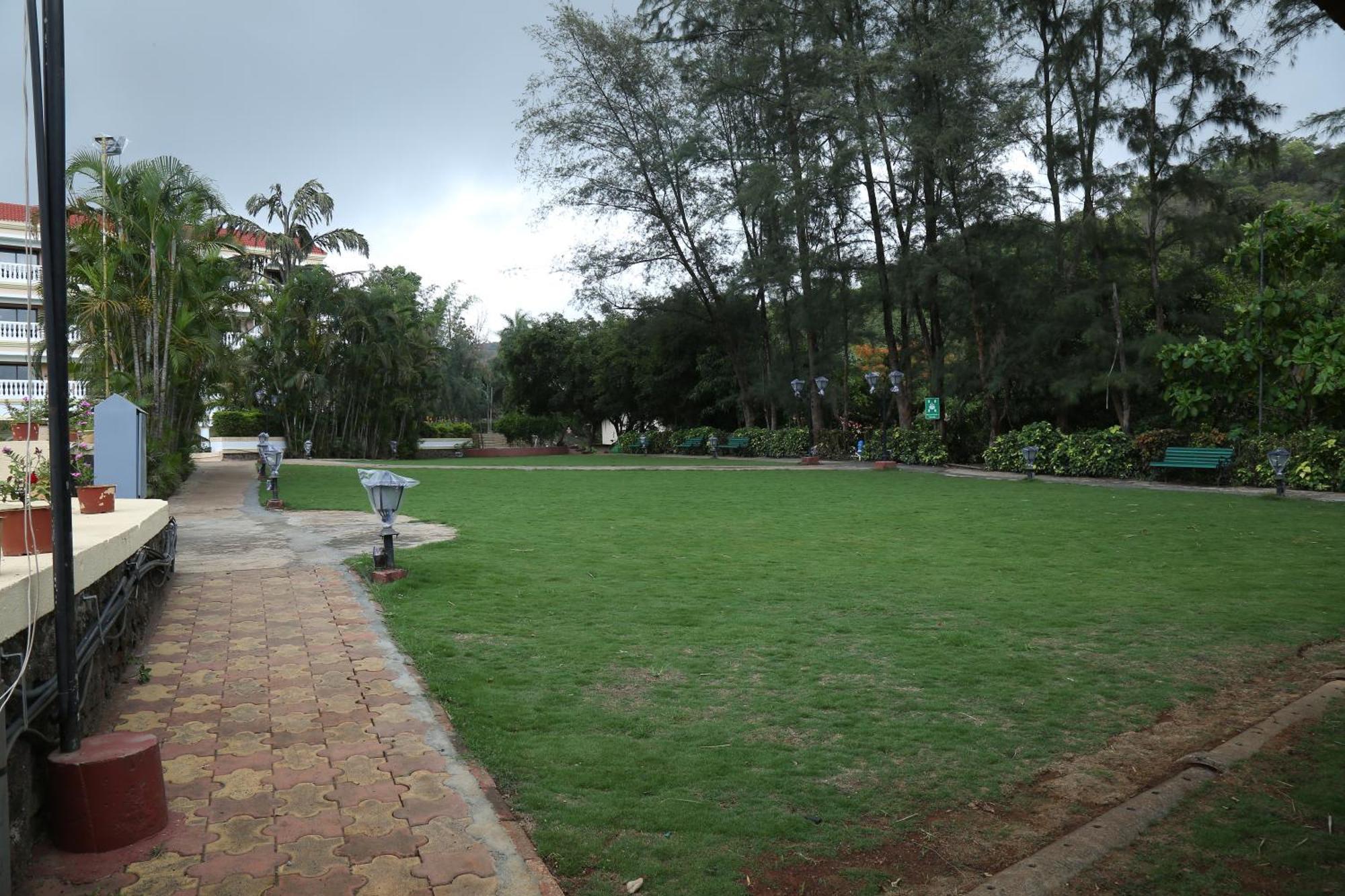 The Lagoona Resort Lonavala Esterno foto
